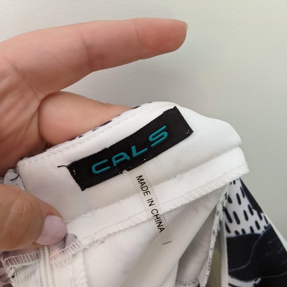 White Floral Romper - Picture 9 of 10